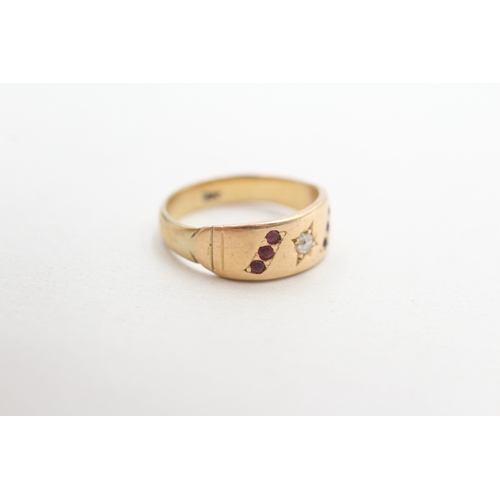 296 - 9ct gold vintage star set diamond & ruby dress ring (1.7g) Size H