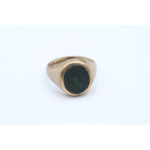 31 - 9ct gold vintage bloodstone set signet ring (4.4g) Size K