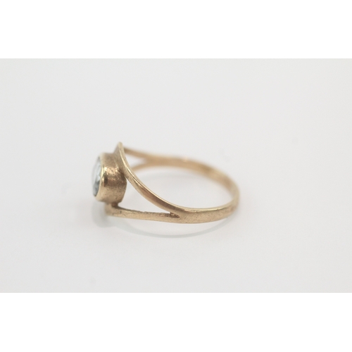 32 - 9ct gold aquamarine dress ring (1.5g) Size L