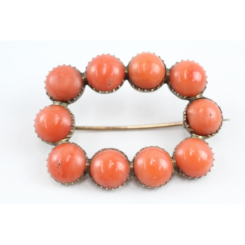 4 - 9ct gold antique coral brooch (7.3g)
