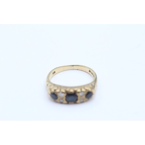 44 - 9ct gold vintage diamond and sapphire set ring (2.9g) Size J