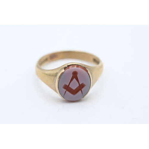 49 - 9ct gold vintage sardonyx masonic symbol intaglio signet ring (5.8g) Size V 1/2
as seen