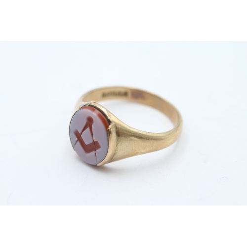49 - 9ct gold vintage sardonyx masonic symbol intaglio signet ring (5.8g) Size V 1/2
as seen