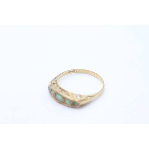 55 - 9ct gold emerald five-stone boat ring (2g) Size P 1/2