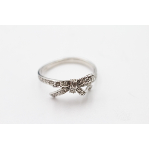 13 - 9ct white gold diamond set bow dress ring (2.3g) Size M