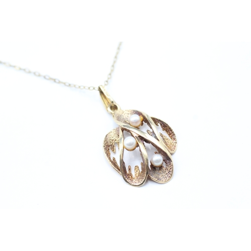 183 - 9ct gold seed pearl wave pendant on chain (2.9g)
