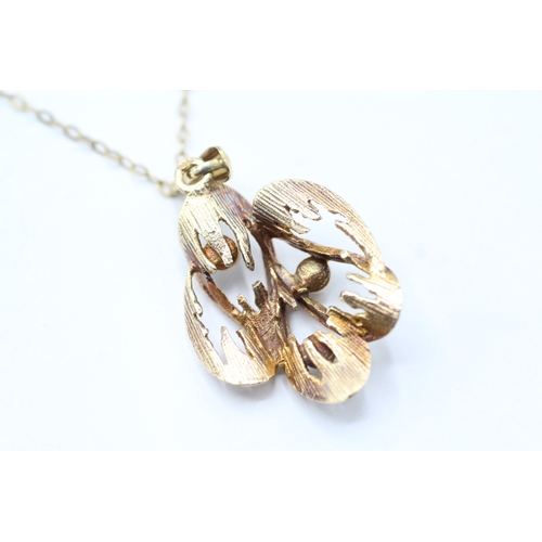 183 - 9ct gold seed pearl wave pendant on chain (2.9g)