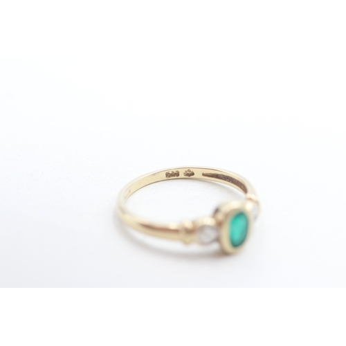 189 - 9ct gold emerald and diamond trilogy ring (1.9g) Size P