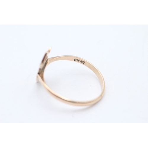 19 - 9ct gold New Zealand Columba College signet ring (1.6g) Size O 1/2