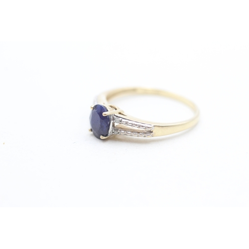 190 - 9ct gold sapphire and diamond dress ring (2.3g) Size Q