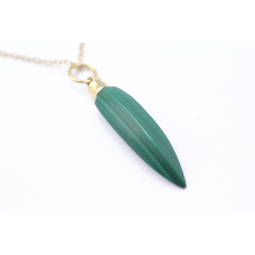 191 - 9ct gold malachite pendant on chain (2.9g)