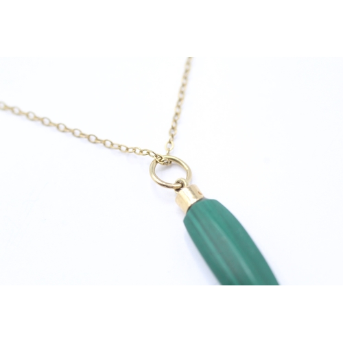 191 - 9ct gold malachite pendant on chain (2.9g)