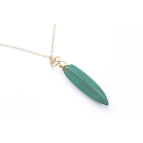191 - 9ct gold malachite pendant on chain (2.9g)