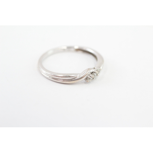 198 - 9ct gold diamond trilogy ring (1.8g) Size O