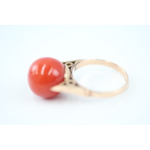 20 - 9ct gold coral sphere ring (4.2g) Size K