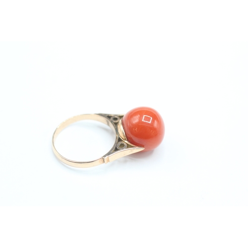 20 - 9ct gold coral sphere ring (4.2g) Size K