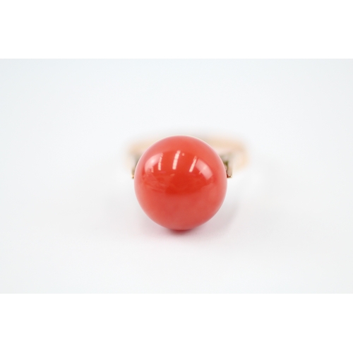 20 - 9ct gold coral sphere ring (4.2g) Size K