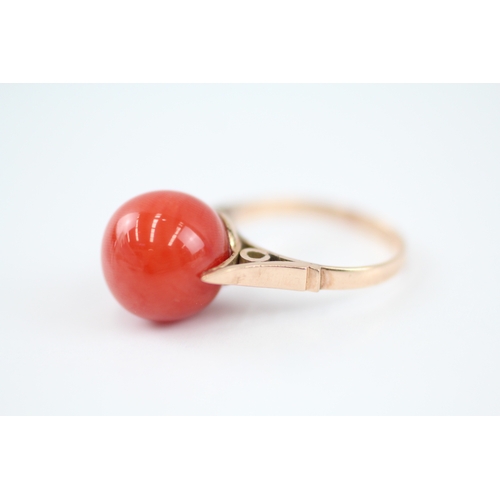20 - 9ct gold coral sphere ring (4.2g) Size K