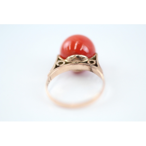 20 - 9ct gold coral sphere ring (4.2g) Size K