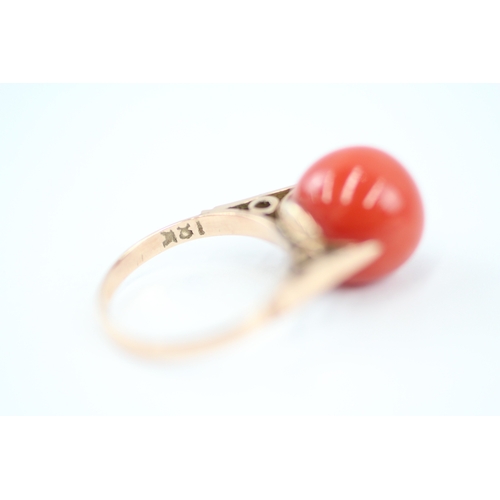 20 - 9ct gold coral sphere ring (4.2g) Size K