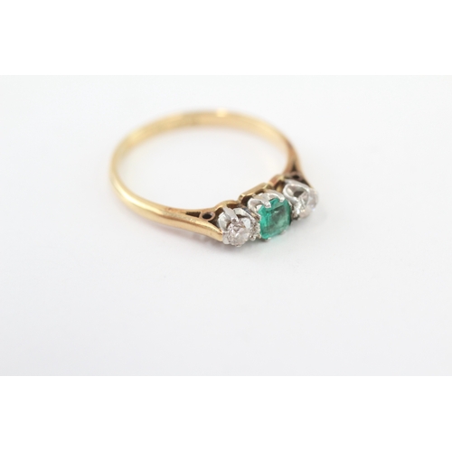 201 - 18ct gold emerald & diamond trilogy ring (2.8g) Size O 1/2
