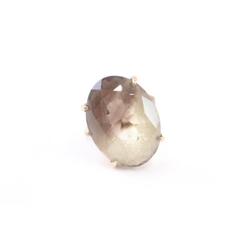 206 - 9ct gold smokey quartz cocktail ring (6.2g) Size M