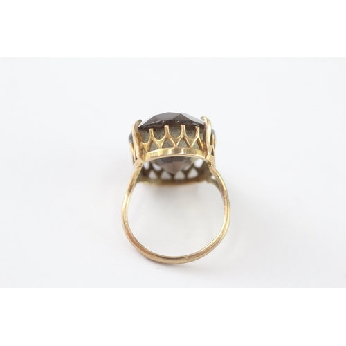 206 - 9ct gold smokey quartz cocktail ring (6.2g) Size M
