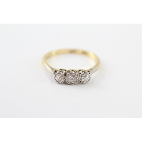 208 - 18ct gold & platinum diamond trilogy ring (2.4g) Size O