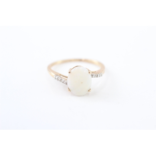 211 - 9ct gold opal and white sapphire dress ring (2.2g) Size P 1/2