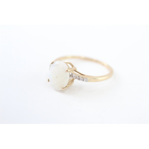 211 - 9ct gold opal and white sapphire dress ring (2.2g) Size P 1/2
