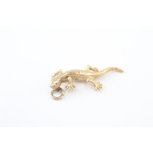 213 - 9ct gold gecko charm (2.4g)