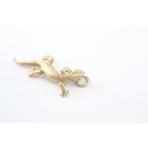 213 - 9ct gold gecko charm (2.4g)