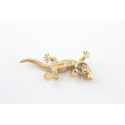 213 - 9ct gold gecko charm (2.4g)