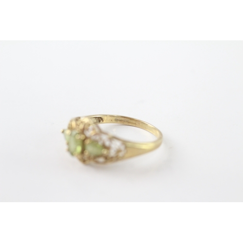 214 - 9ct gold peridot three stone ring (1.9g) Size N 1/2