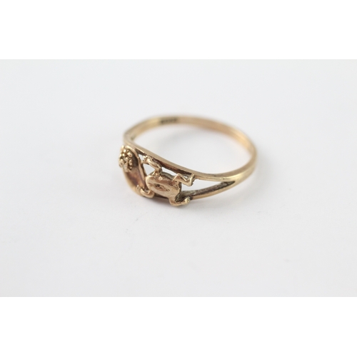 224 - 9ct gold frog and lily pad ring (1.7g) Size O