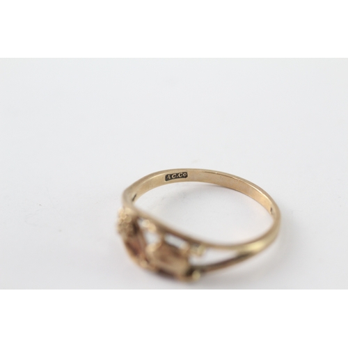 224 - 9ct gold frog and lily pad ring (1.7g) Size O