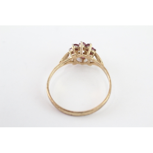 35 - 9ct gold vintage diamond & ruby cluster ring (1.4g) Size O
