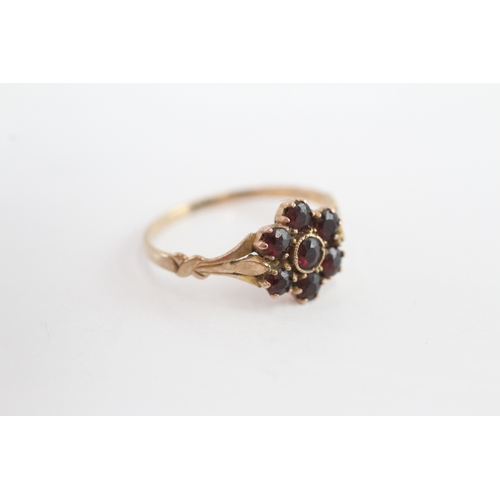 36 - 9ct gold vintage garnet cluster ring (1.5g) Size O 1/2