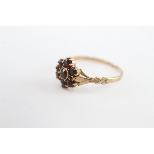 36 - 9ct gold vintage garnet cluster ring (1.5g) Size O 1/2