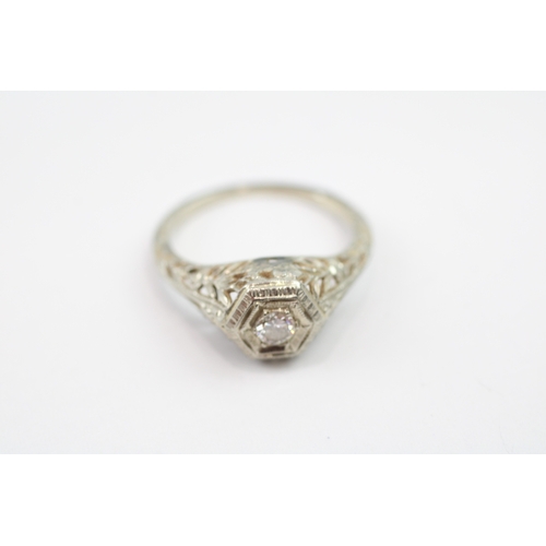 38 - 9ct gold diamond ornate single stone ring (2.3g) Size K