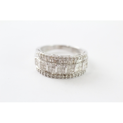 4 - 9ct white gold diamond cluster ring (4g) Size M