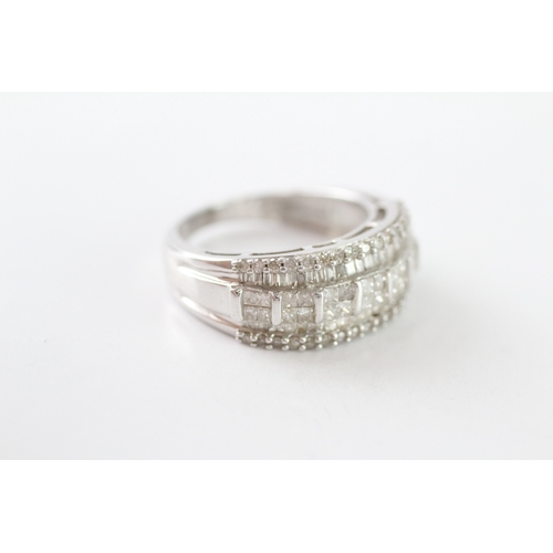 4 - 9ct white gold diamond cluster ring (4g) Size M