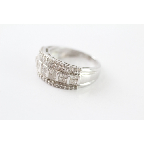 4 - 9ct white gold diamond cluster ring (4g) Size M