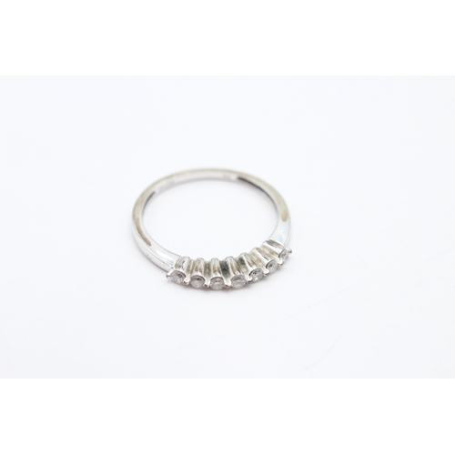 43 - 9ct white gold diamond seven-stone ring (1.5g) Size O