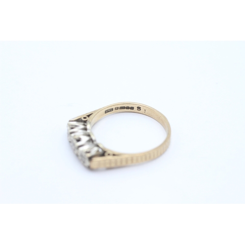 44 - 9ct gold diamond trilogy ring (2.9g) Size O 1/2