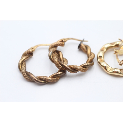 48 - 2x 9ct gold patterned hoop earrings (4.2g)