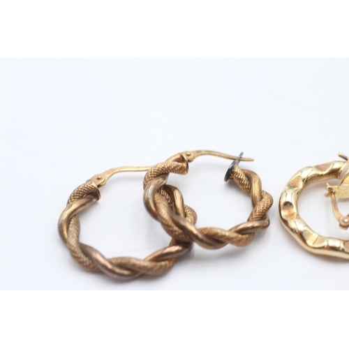 48 - 2x 9ct gold patterned hoop earrings (4.2g)