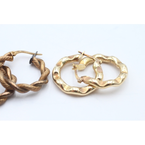 48 - 2x 9ct gold patterned hoop earrings (4.2g)