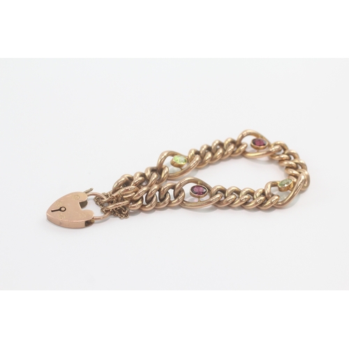 5 - 9ct gold antique peridot & garnet curb chain bracelet (18.9g)
