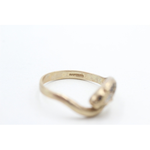 6 - 9ct gold leopard sapphire diamond ring (3.7g) Size X